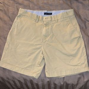 Mens Tommy Hilfiger khaki shorts size 32 waist 7 inch inseam